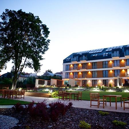 Hotel Uniejow Exterior photo