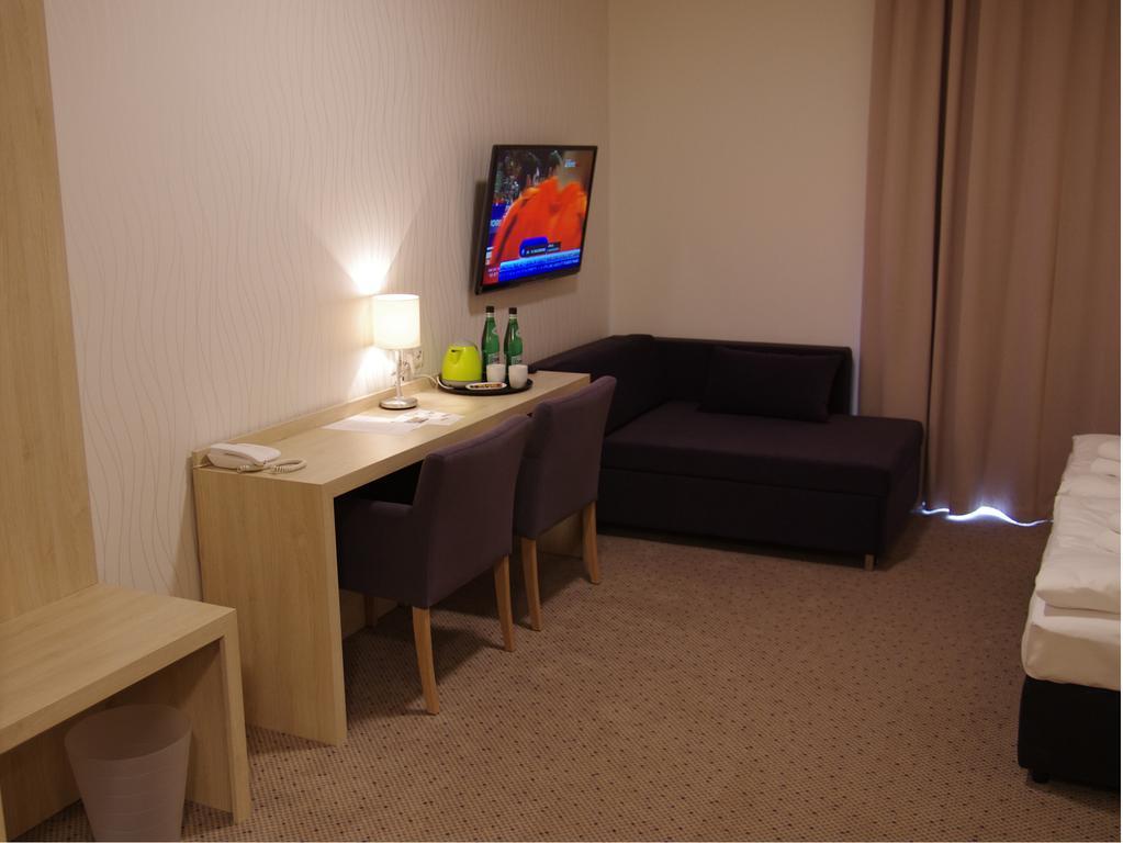 Hotel Uniejow Room photo