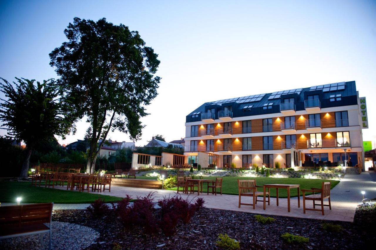 Hotel Uniejow Exterior photo